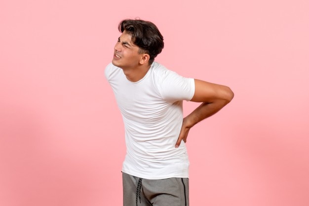 WHAT CAUSES MID BACK PAIN?